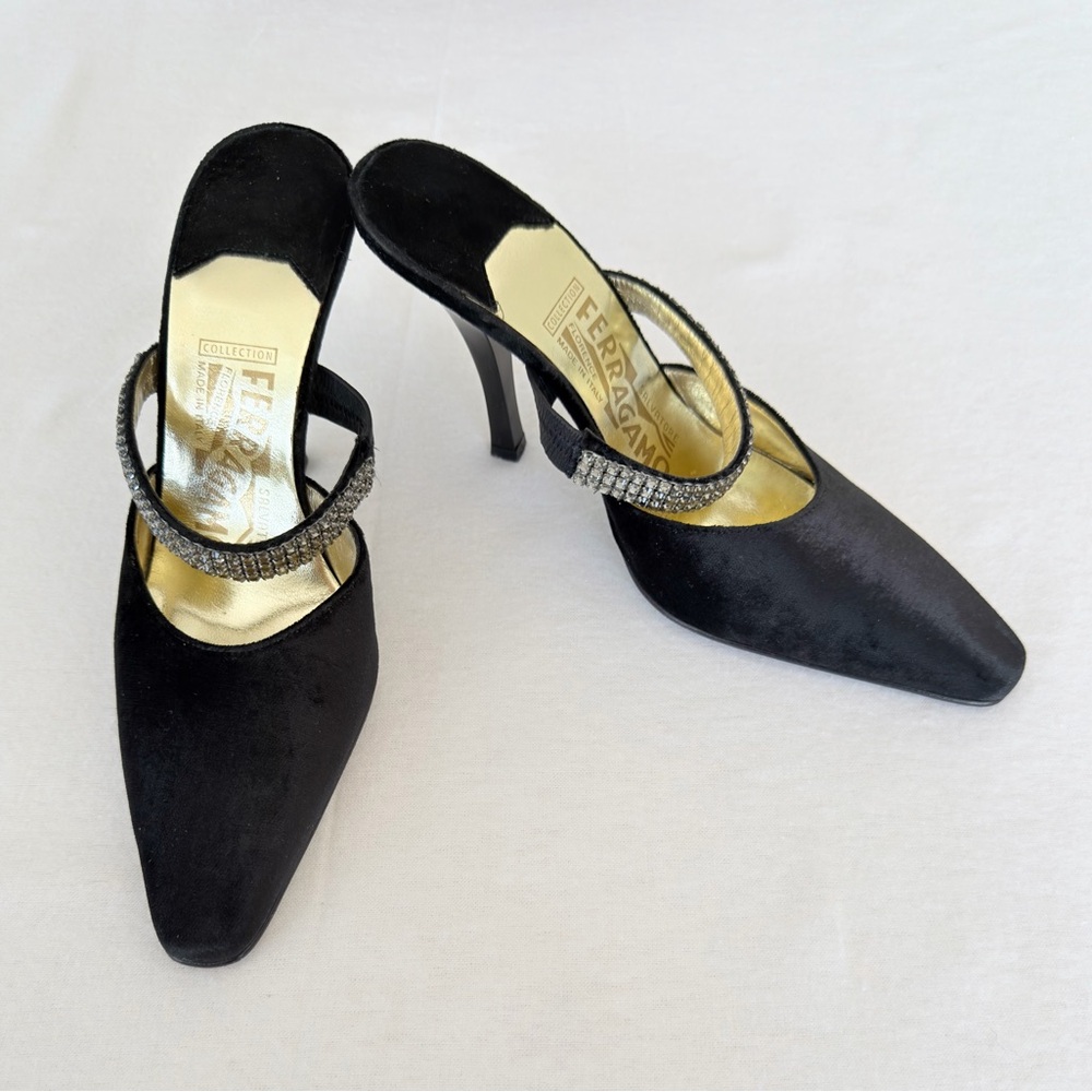 NEW Salvatore Ferragamo
Black‎ Velvet Crystal Strap Pointed Toe
NIB Mules 5.5